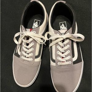 Vans brand new gym shoes, never worn !